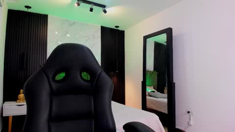 Serene online show from 12/03/25, 12:36