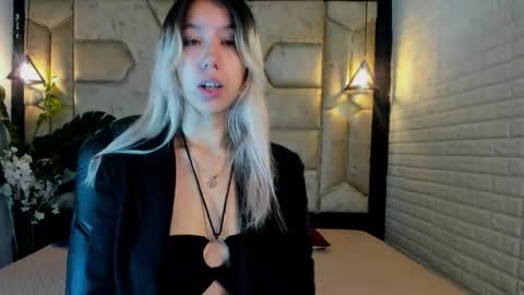 Serene online show from 04/17/26, 12:41