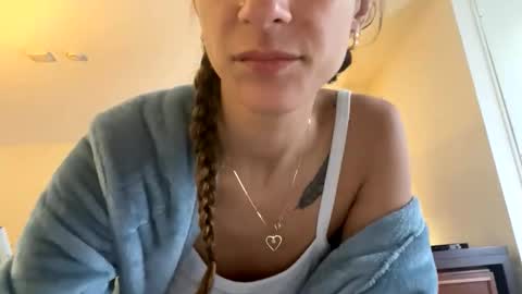serenityroseee online show from 06/10/26, 03:22