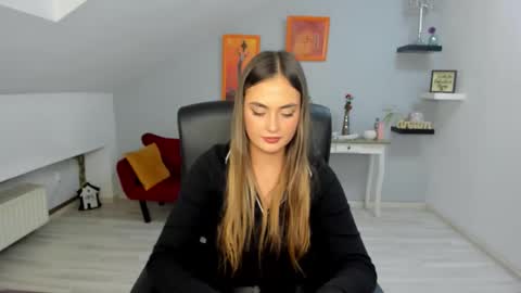 Snapshot of serenlys chatting on 11/04/25, 09:03 serenlys online show from 11/04/25, 09:03