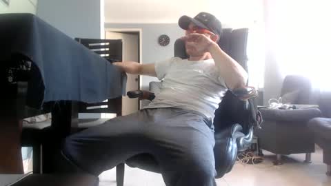 Snapshot of serioyhetero19 chatting on 01/06/25, 03:40 hetero serio discreto online show from 01/06/25, 03:40