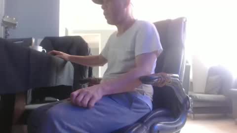 Snapshot of serioyhetero19 chatting on 01/15/25, 06:08 hetero serio discreto online show from 01/15/25, 06:08