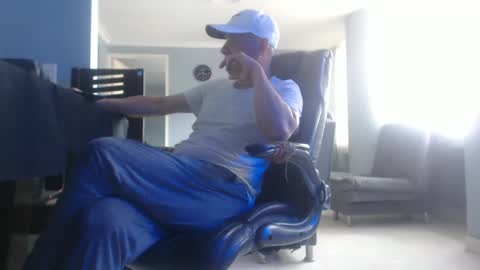 Snapshot of serioyhetero19 chatting on 01/24/25, 08:43 hetero serio discreto online show from 01/24/25, 08:43