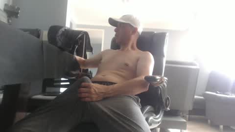 Snapshot of serioyhetero19 chatting on 02/01/25, 05:58 hetero serio discreto online show from 02/01/25, 05:58