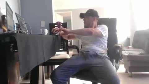 Snapshot of serioyhetero19 chatting on 02/27/25, 04:21 hetero serio discreto online show from 02/27/25, 04:21