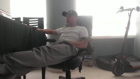 Snapshot of serioyhetero19 chatting on 03/08/25, 06:16 hetero serio discreto online show from 03/08/25, 06:16