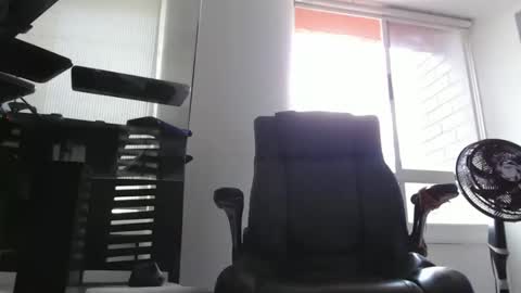 Snapshot of serioyhetero19 chatting on 10/04/25, 07:01 hetero serio discreto online show from 10/04/25, 07:01