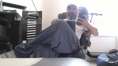 Snapshot of serioyhetero19 chatting on 10/06/25, 07:22 hetero serio discreto online show from 10/06/25, 07:22