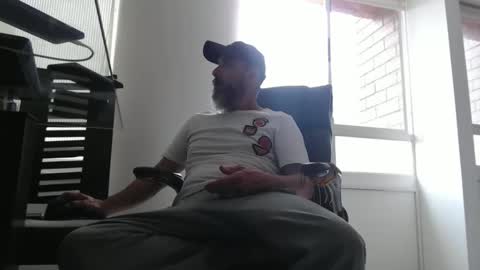 Snapshot of serioyhetero19 chatting on 10/28/25, 04:53 hetero serio discreto online show from 10/28/25, 04:53