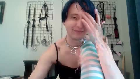 Servile Sarah online show from 05/19/26, 09:54