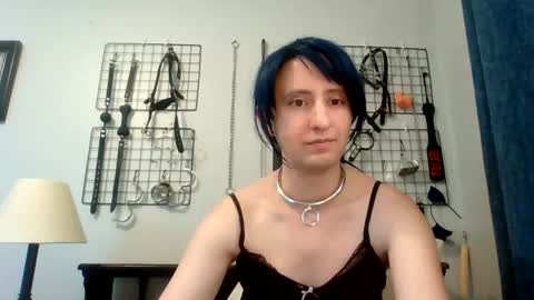 Servile Sarah online show from 06/09/26, 11:05