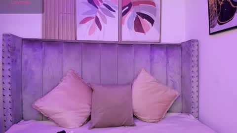 Snapshot of seshat_hitt chatting on 09/17/25, 02:46 Seshat online show from 09/17/25, 02:46