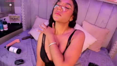 Snapshot of seshat_hitt chatting on 10/18/25, 04:26 Seshat online show from 10/18/25, 04:26