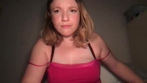 Snapshot of seturselfonfyre chatting on 09/23/25, 06:38 seturselfonfyre online show from 09/23/25, 06:38