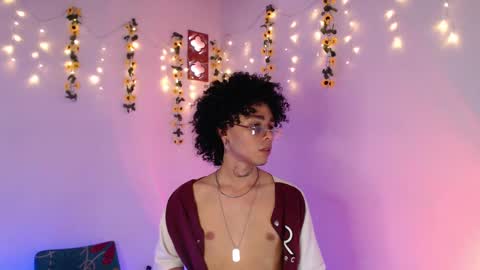 Snapshot of seven7xis chatting on 03/08/25, 12:09 Alexis online show from 03/08/25, 12:09