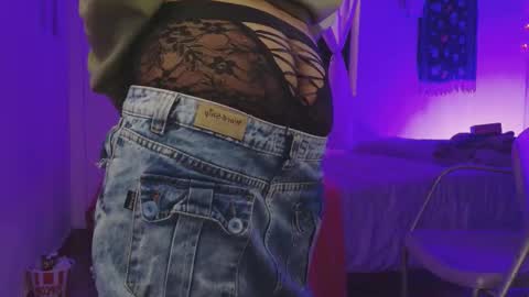 Snapshot of seven7xis chatting on 10/19/25, 05:41 Alexis online show from 10/19/25, 05:41