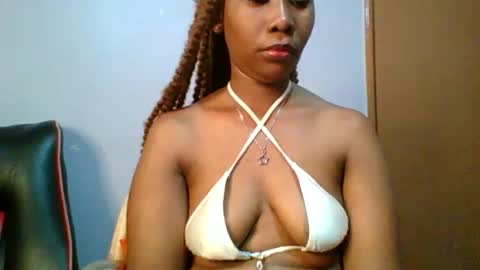 Snapshot of sexie_curvie chatting on 02/02/25, 03:43 Maggie online show from 02/02/25, 03:43