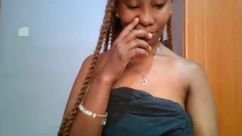 Snapshot of sexie_curvie chatting on 02/05/25, 07:18 Maggie online show from 02/05/25, 07:18