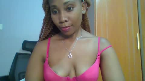 Snapshot of sexie_curvie chatting on 02/07/25, 07:29 Maggie online show from 02/07/25, 07:29