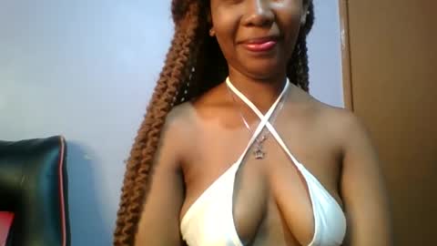 Snapshot of sexie_curvie chatting on 02/09/25, 04:25 Maggie online show from 02/09/25, 04:25