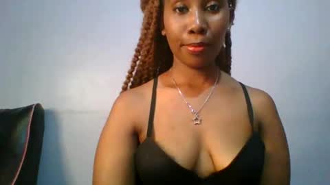 Snapshot of sexie_curvie chatting on 02/11/25, 12:58 Maggie online show from 02/11/25, 12:58