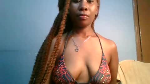 Snapshot of sexie_curvie chatting on 02/11/25, 11:54 Maggie online show from 02/11/25, 11:54