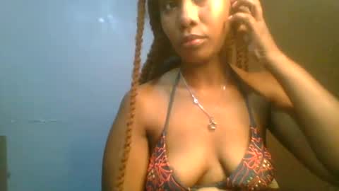 Snapshot of sexie_curvie chatting on 02/12/25, 04:33 Maggie online show from 02/12/25, 04:33