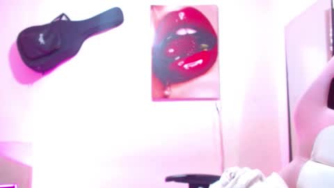 Snapshot of sexmilkdirty chatting on 12/13/24, 09:41 sexmilkdirty online show from 12/13/24, 09:41