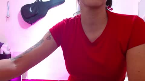 Snapshot of sexmilkdirty chatting on 12/18/24, 12:54 sexmilkdirty online show from 12/18/24, 12:54