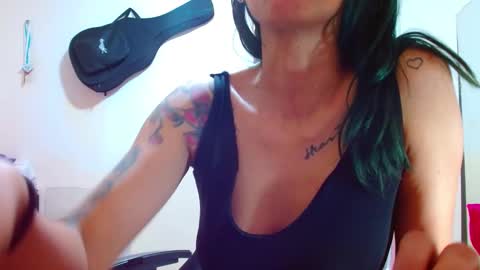 Snapshot of sexmilkdirty chatting on 12/22/24, 03:00 sexmilkdirty online show from 12/22/24, 03:00