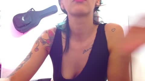 Snapshot of sexmilkdirty chatting on 12/29/24, 09:20 sexmilkdirty online show from 12/29/24, 09:20