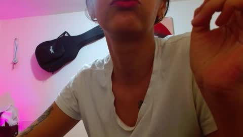 Snapshot of sexmilkdirty chatting on 01/08/25, 02:03 sexmilkdirty online show from 01/08/25, 02:03