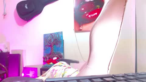 Snapshot of sexmilkdirty chatting on 03/09/25, 03:11 sexmilkdirty online show from 03/09/25, 03:11