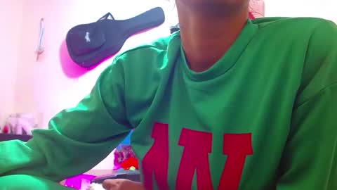 Snapshot of sexmilkdirty chatting on 03/11/25, 02:10 sexmilkdirty online show from 03/11/25, 02:10