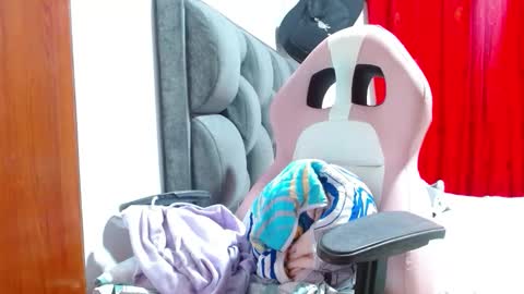 Snapshot of sexmilkdirty chatting on 10/18/25, 12:13 sexmilkdirty online show from 10/18/25, 12:13