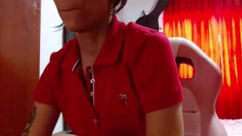 Snapshot of sexmilkdirty chatting on 10/19/25, 08:42 sexmilkdirty online show from 10/19/25, 08:42