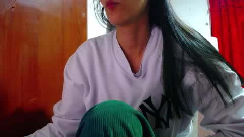 Snapshot of sexmilkdirty chatting on 11/04/25, 12:43 sexmilkdirty online show from 11/04/25, 12:43