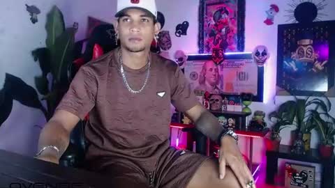 Snapshot of sexo_aharon chatting on 07/17/26, 02:18 Aharon ravelo online show from 07/17/26, 02:18