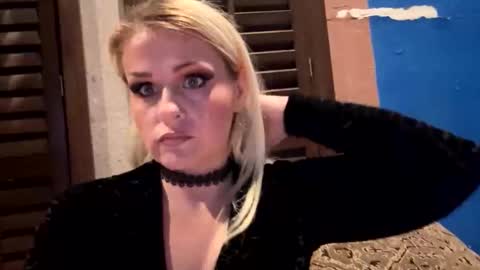 Snapshot of sexo_freak chatting on 10/29/25, 07:43 DEAD-SEXY online show from 10/29/25, 07:43