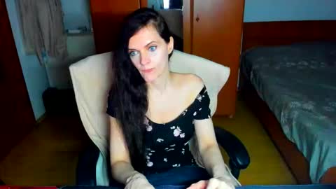 Snapshot of sexqueen1111 chatting on 06/05/26, 09:09 sexqueen1111 online show from 06/05/26, 09:09
