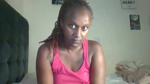 Snapshot of sexsy_sally chatting on 02/18/26, 01:01 sexsysally online show from 02/18/26, 01:01