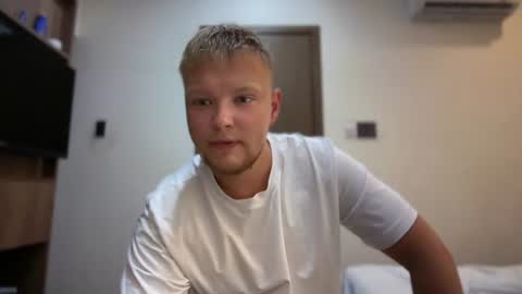 Snapshot of sexual_sbotage chatting on 06/17/26, 11:34 Max Leman online show from 06/17/26, 11:34