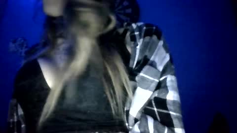 Snapshot of sexxileeah42o chatting on 03/11/25, 11:23 Leeah CloudZzz online show from 03/11/25, 11:23