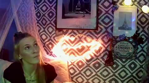 Snapshot of sexxileeah42o chatting on 10/16/25, 07:31 Leeah CloudZzz online show from 10/16/25, 07:31