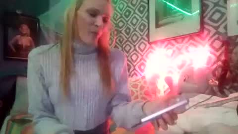 Snapshot of sexxileeah42o chatting on 10/20/25, 02:34 Leeah CloudZzz online show from 10/20/25, 02:34