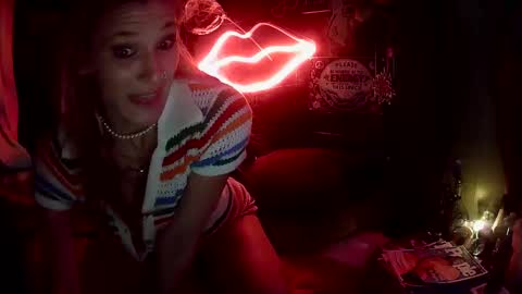 Snapshot of sexxileeah42o chatting on 11/10/25, 04:17 Leeah CloudZzz online show from 11/10/25, 04:17