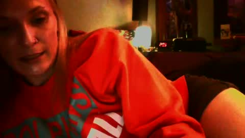Snapshot of sexxileeah42o chatting on 06/13/26, 07:06 Leeah CloudZzz online show from 06/13/26, 07:06