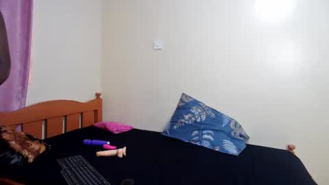 Snapshot of sexxy_butty chatting on 06/17/26, 09:34 Gigie online show from 06/17/26, 09:34