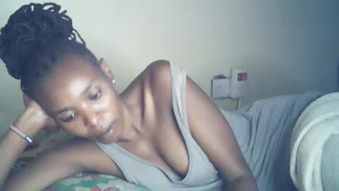 sexxy_curvy23 online show from 04/19/26, 02:11