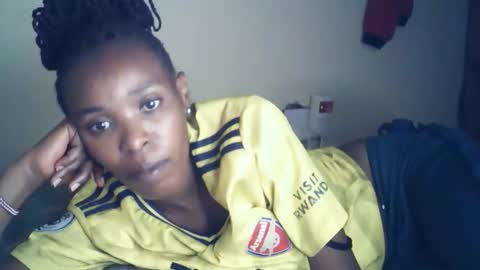 sexxy_curvy23 online show from 04/21/26, 03:13